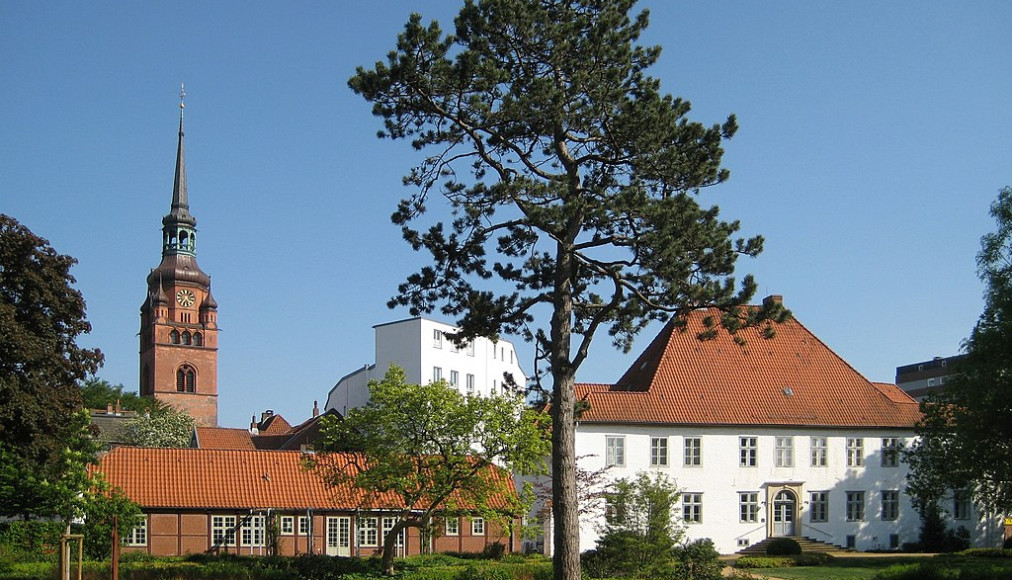 L&#039;église luthérienne et le cloître d&#039;Itzehoe / ©Gruss-Nightflyer, CC BY 3.0 Wikimedia Commons