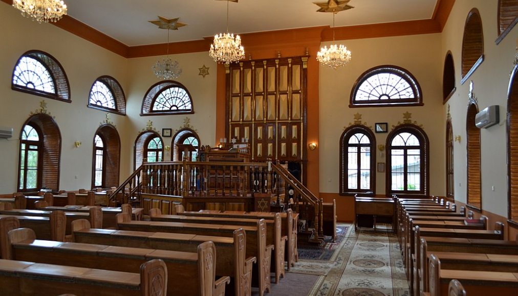 Intérieur de la synagogue des Six Domes à Quba, Azerbaïdjan Intérieur de la synagogue des Six Domes à Quba, Azerbaïdjan / ©Pinkfloyd1990, CC BY-SA 4.0 Wikimedia Commons