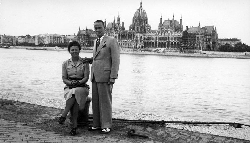 Gertrud et Carl Lutz à Budapest en 1943 Gertrud et Carl Lutz à Budapest en 1943 / ©Archiv für Zeitgeschichte ETH Zürich/Agnes Hirschi/CC BY-SA 3.0
