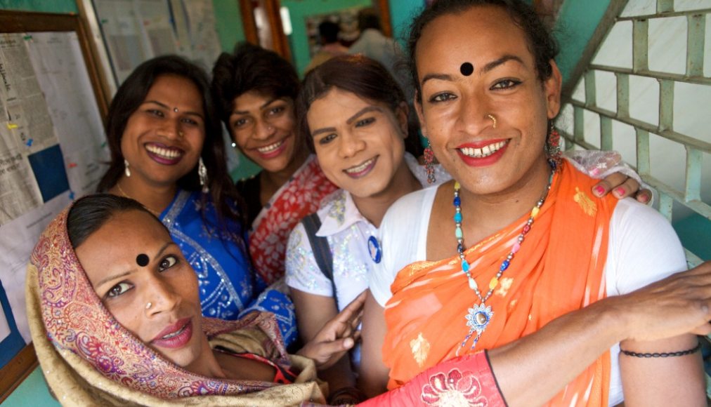 Un groupe de Hijra ou transgenres au Bangladesh Un groupe de Hijra ou transgenres au Bangladesh / ©USAID, Public Domain, Wikimedia Commons