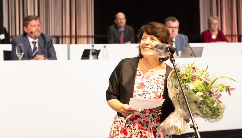 Judith Pörksen Roder a été élue présidente du Conseil synodal des Églises réformées Berne-Jura-Soleure le 18 août, lors de la première journée du Synode d’été. Judith Pörksen Roder a été élue présidente du Conseil synodal des Églises réformées Berne-Jura-Soleure le 18 août, lors de la première journée du Synode d’été. / DR