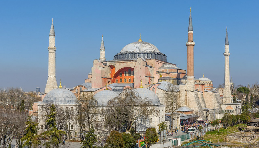 Istanbul, la mosquée Sainte-Sophie victime de son succès. Istanbul, la mosquée Sainte-Sophie victime de son succès. / ©Arild Vågen, CC BY-SA 3.0 Wikimedia Commons