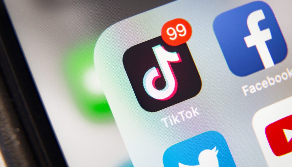 Des prêtres cartonnent sur TikTok Des prêtres cartonnent sur TikTok / ©iStock/ 5./15 WEST