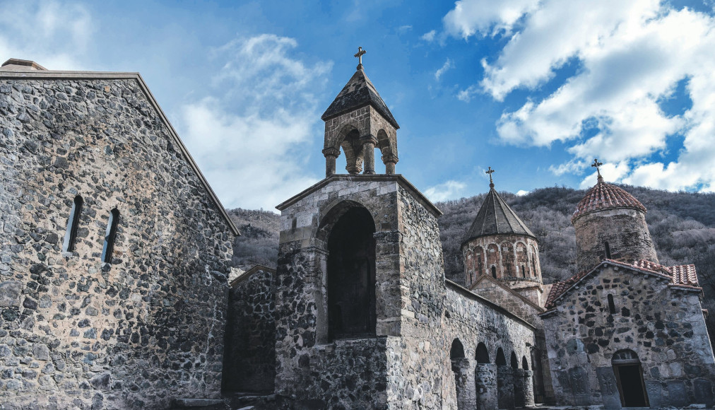 Le complexe monastique de Dadivank, construit entre le IXe et le XIIIe siècle, se situe dans une région qui a été cédée à l’Azerbaïdjan en 2020, ce qui a fait naître la crainte que les Azerbaïdjanais, à majorité musulmane, le saccagent. / © David Ghahramanyan