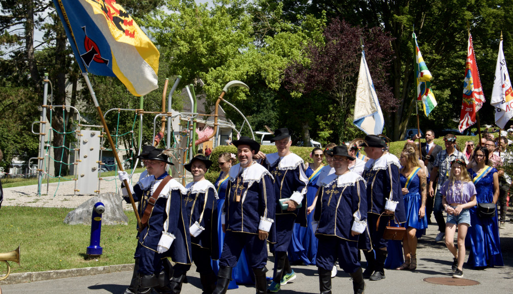 Les sociétés défilent aux couleurs de l’Abbaye. / ©Patrizia Ponti