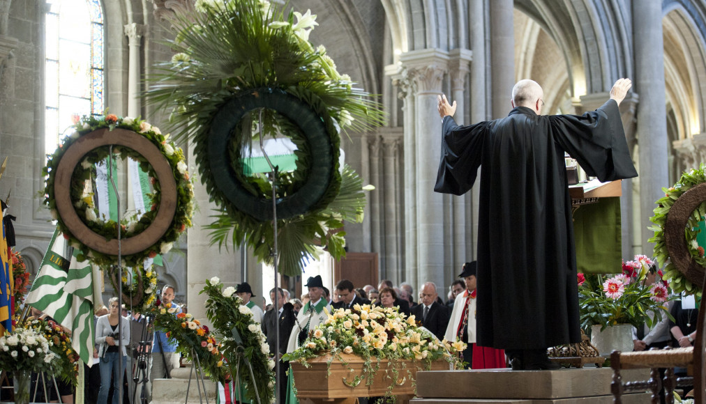 Alors qu’une pénurie de pasteurs menace sérieusement et à court terme les Eglises réformées, la question du recours à des diplômés de la HET-pro se fait de plus en plus pressante. Alors qu’une pénurie de pasteurs menace sérieusement et à court terme les Eglises réformées, la question du recours à des diplômés de la HET-pro se fait de plus en plus pressante. / Keystone