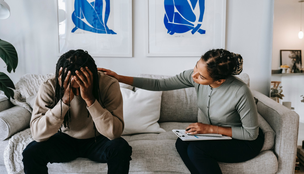Parfois, un jeune n’ose prendre l’initiative d’entrer en contact, hésite par politesse ou pudeur à partager des difficultés. Parfois, un jeune n’ose prendre l’initiative d’entrer en contact, hésite par politesse ou pudeur à partager des difficultés.