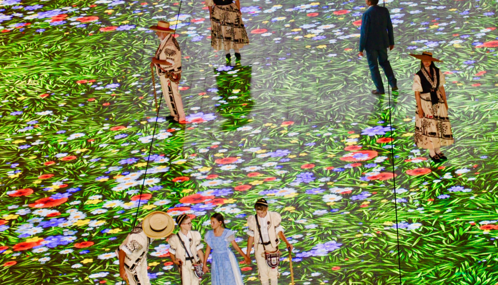 De l'herbe plus verte que nature, tableau de la Fête des Vignerons De l'herbe plus verte que nature, tableau de la Fête des Vignerons / ©Michel Kocher