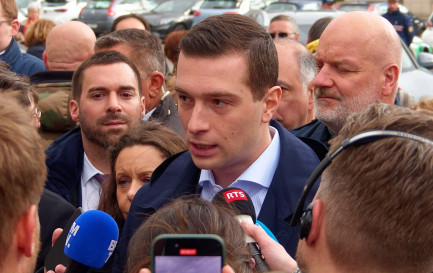 Jordan Bardella à Belfort en mars 2024 / ©Thomas Bresson, CC BY 4.0 Wikimedia Commons