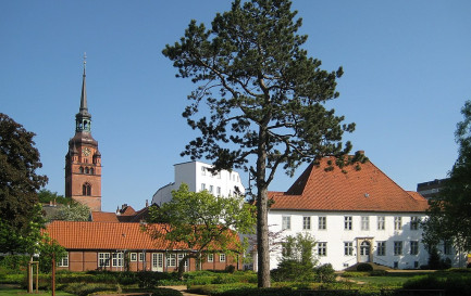 L&#039;église luthérienne et le cloître d&#039;Itzehoe / ©Gruss-Nightflyer, CC BY 3.0 Wikimedia Commons