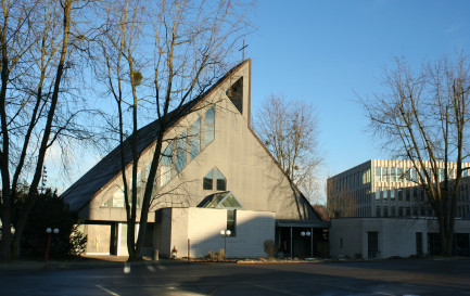 L’église catholique préfabriquée Bruder Klaus, à Volketswil, dans le canton de Zurich, a été construite en 1969 et rénovée en 2001. / © Charly Bernasconi CC(by-sa) 
