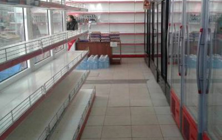 Magasin vide à Stepanakert - capitale du Haut-Karabakh / Magasin vide à Stepanakert - capitale du Haut-Karabakh